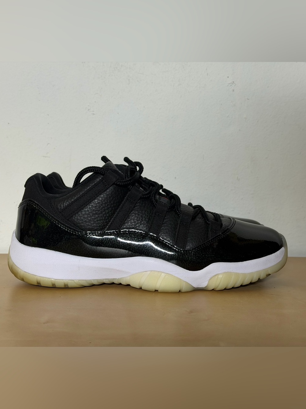 Nike Air Jordan 11 Retro Low 72-10 Sneakers AV2187 001 Men’s Size 11